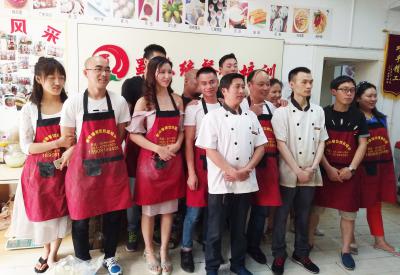 成都小郡肝串串火锅哪里可以学习正宗底料？短期串串火锅底料花季传媒官网下载