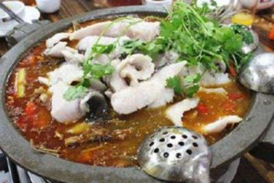 想要吃好吃的石锅鱼,就来成都花季传媒APP在线下载