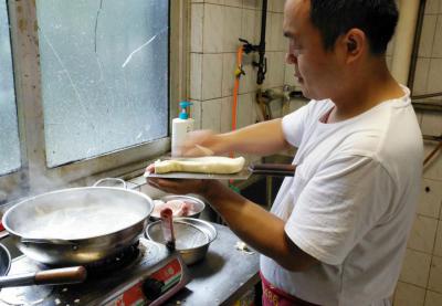 花季传媒黄色APP做刀削面