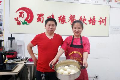 花季传媒黄色APP做的老面馒头