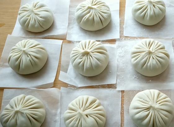 灌汤包的家常做法，皮薄劲道，汤汁丰盈，咬一口满嘴留香