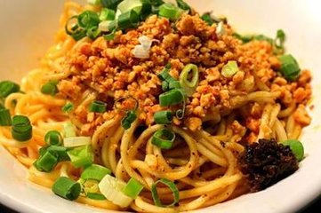 陕西面食好吃的诀窍在这，油泼辣子做的好，面食咋做都好吃！