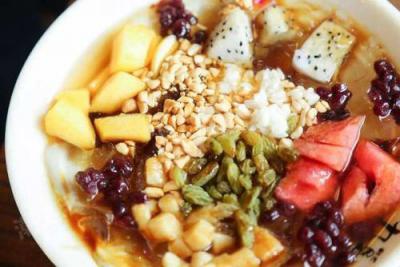 如果想迅速清凉解渴，就学学这道自制冰粉的做法吧