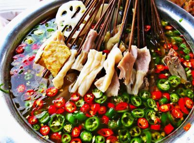  学青红油钵钵鸡技术做法哪里好？传统的小吃