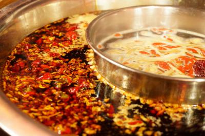 学正宗火锅技能训练哪里比较好？成都火锅花季传媒官网下载学校