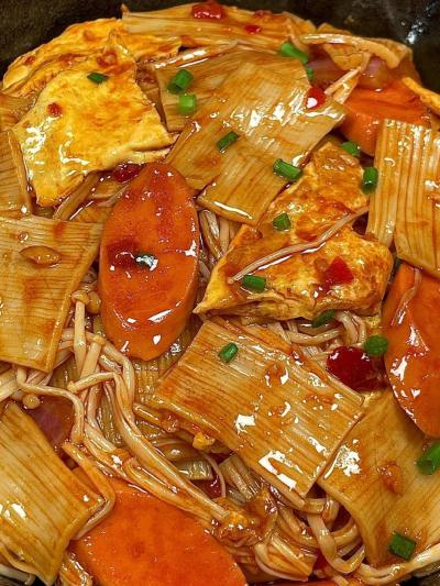 铁板炒冷面技术花季传媒官网下载哪里好？花季传媒APP在线下载专业教学，助您轻松创业！