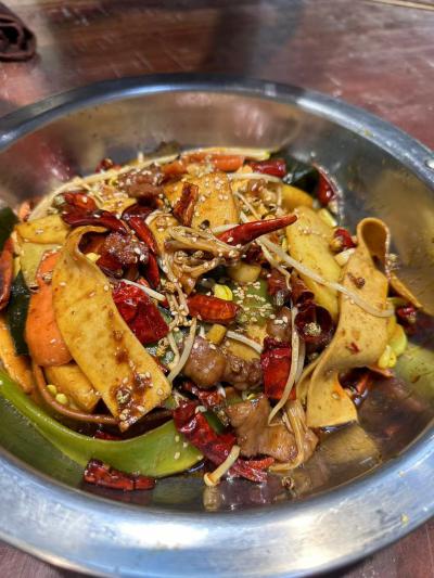 麻辣香锅技术花季传媒官网下载班多少钱？【花季传媒APP在线下载花季传媒官网下载】2025年学费全解析